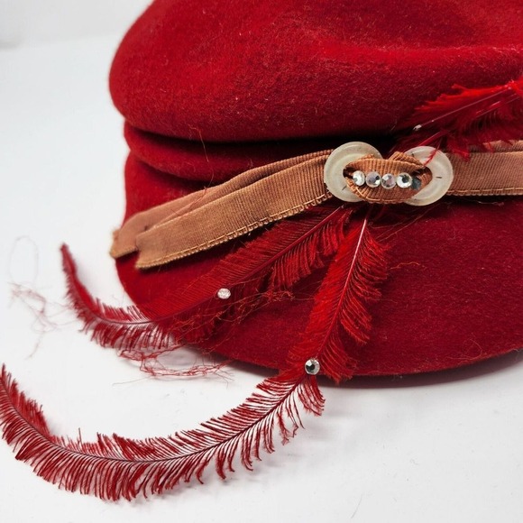 Vibrant Red Feathered Beret with Embellished Buckle - Picture 2 of 7
